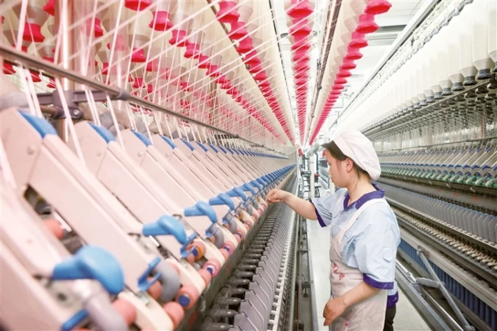 智慧紡紗工廠生產(chǎn)忙