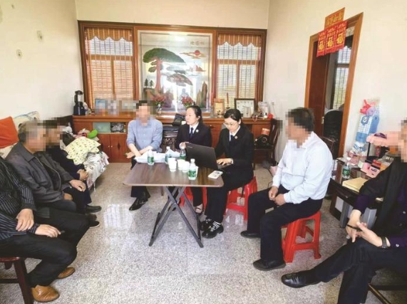 栟茶法庭進(jìn)漁村開展巡回審判